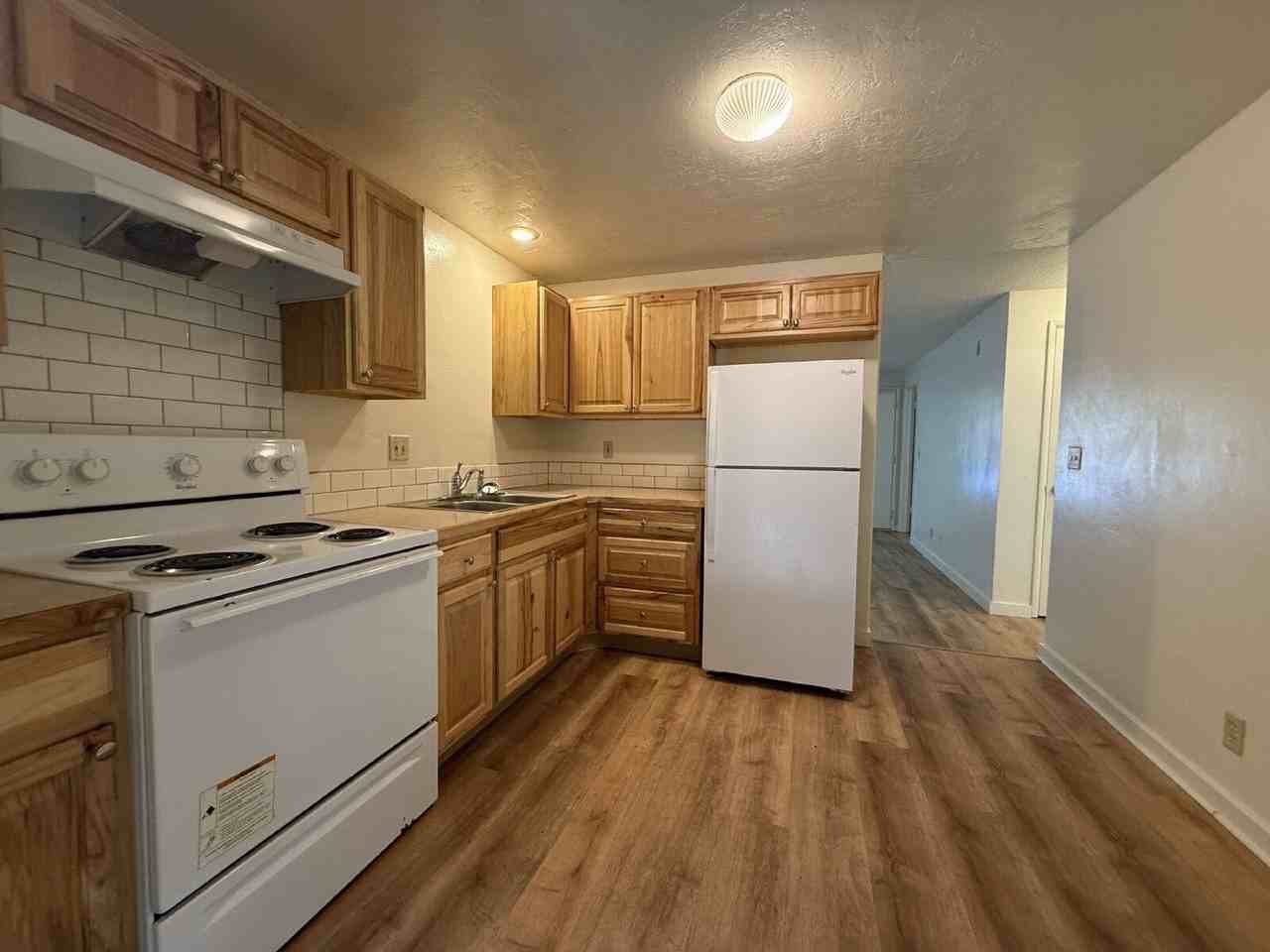 851 W 5th Ave #6 - Photo 6 of 11