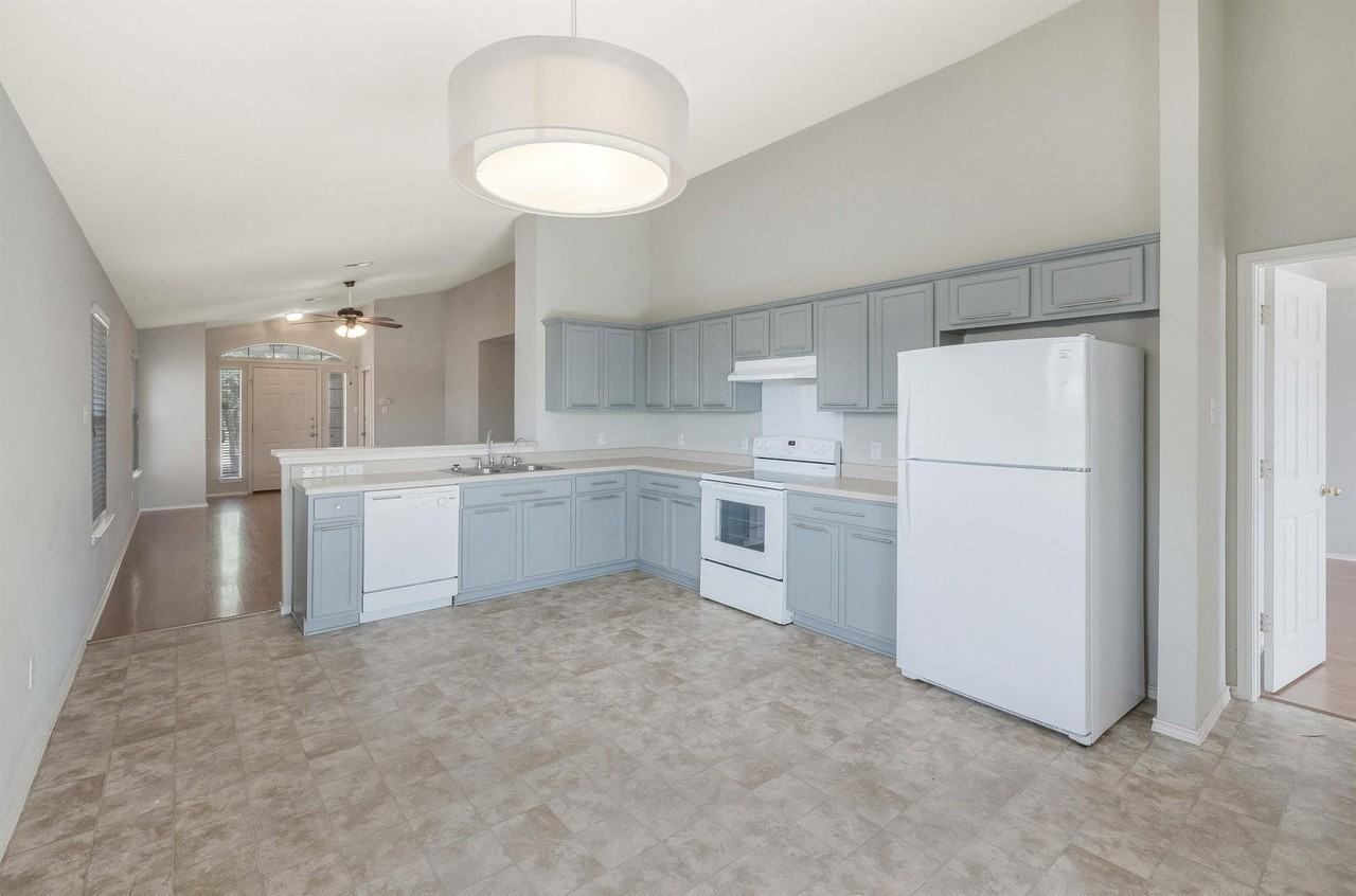 13400 James Monroe St - Photo 3 of 44