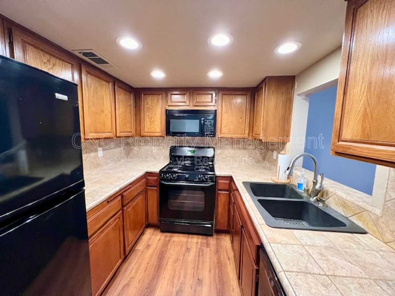 2890 Huntington Blvd #121 - Photo 3 of 15