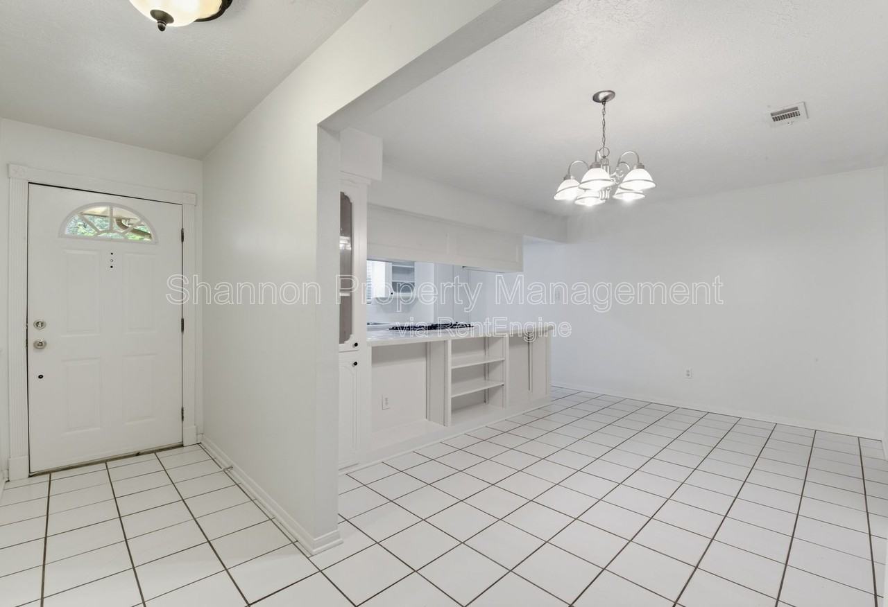 2115 Oak Shores Dr - Photo 4 of 31