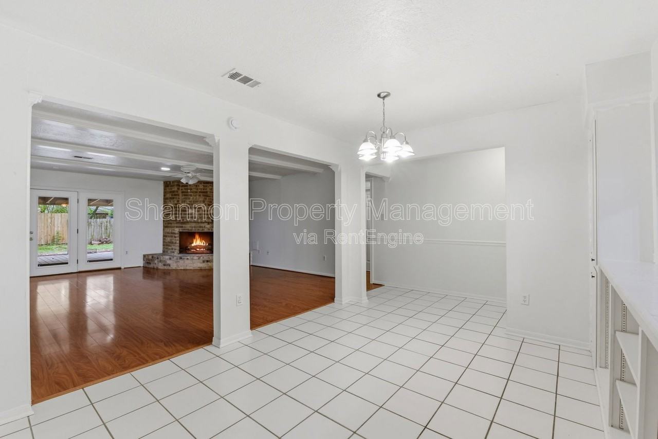 2115 Oak Shores Dr - Photo 5 of 31