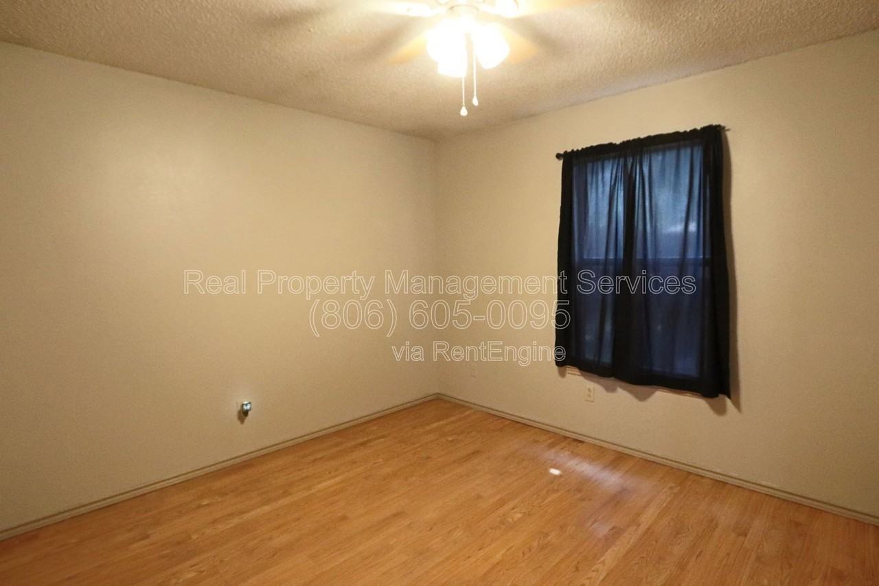 8606 Avenue V - Photo 6 of 12