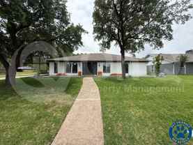 914 Hillsdale Dr - Photo 1 of 1