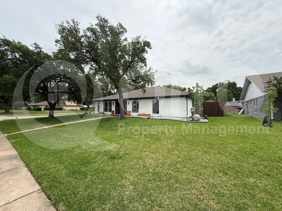 914 Hillsdale Dr - Photo 2 of 23