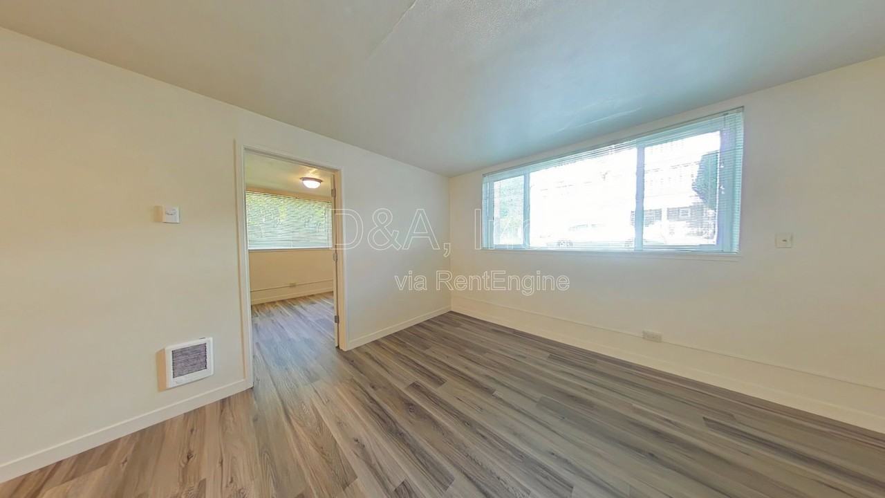 111 Nw 11th St #2 - Photo 2 of 11