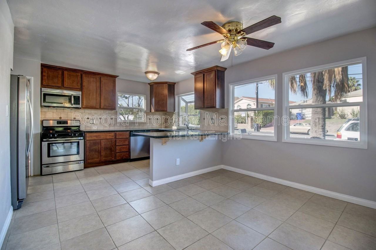 2941 Boundary St - Photo 2 of 9