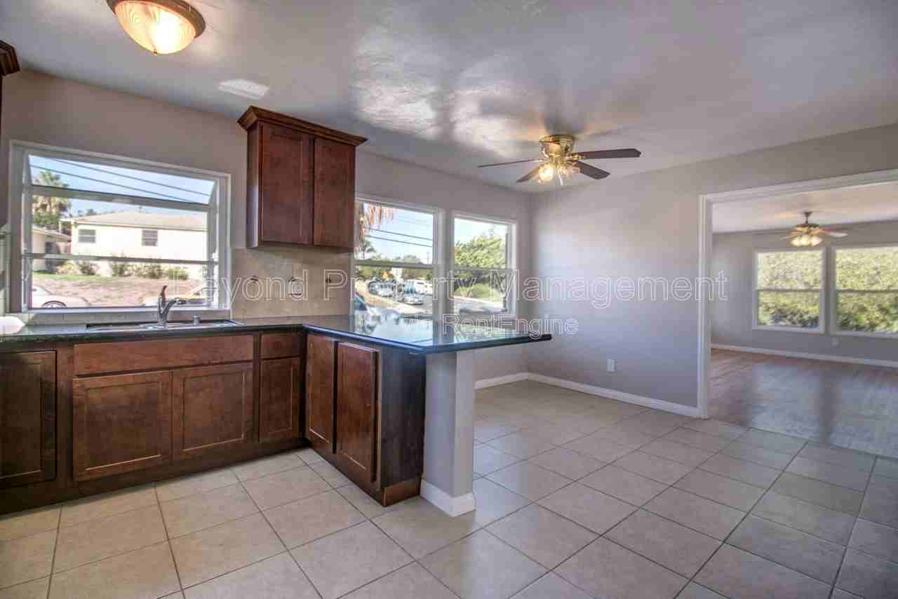 2941 Boundary St - Photo 4 of 9