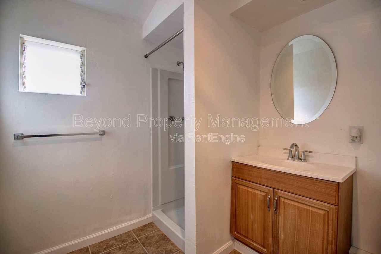 2941 Boundary St - Photo 6 of 9