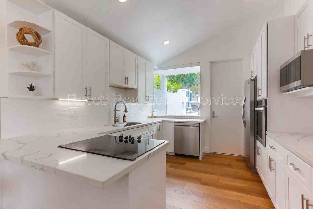 222 4th St - Photo 4 of 18