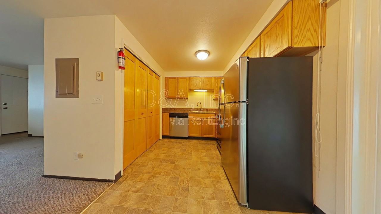 855 Nw Oak Ave - Photo 3 of 9