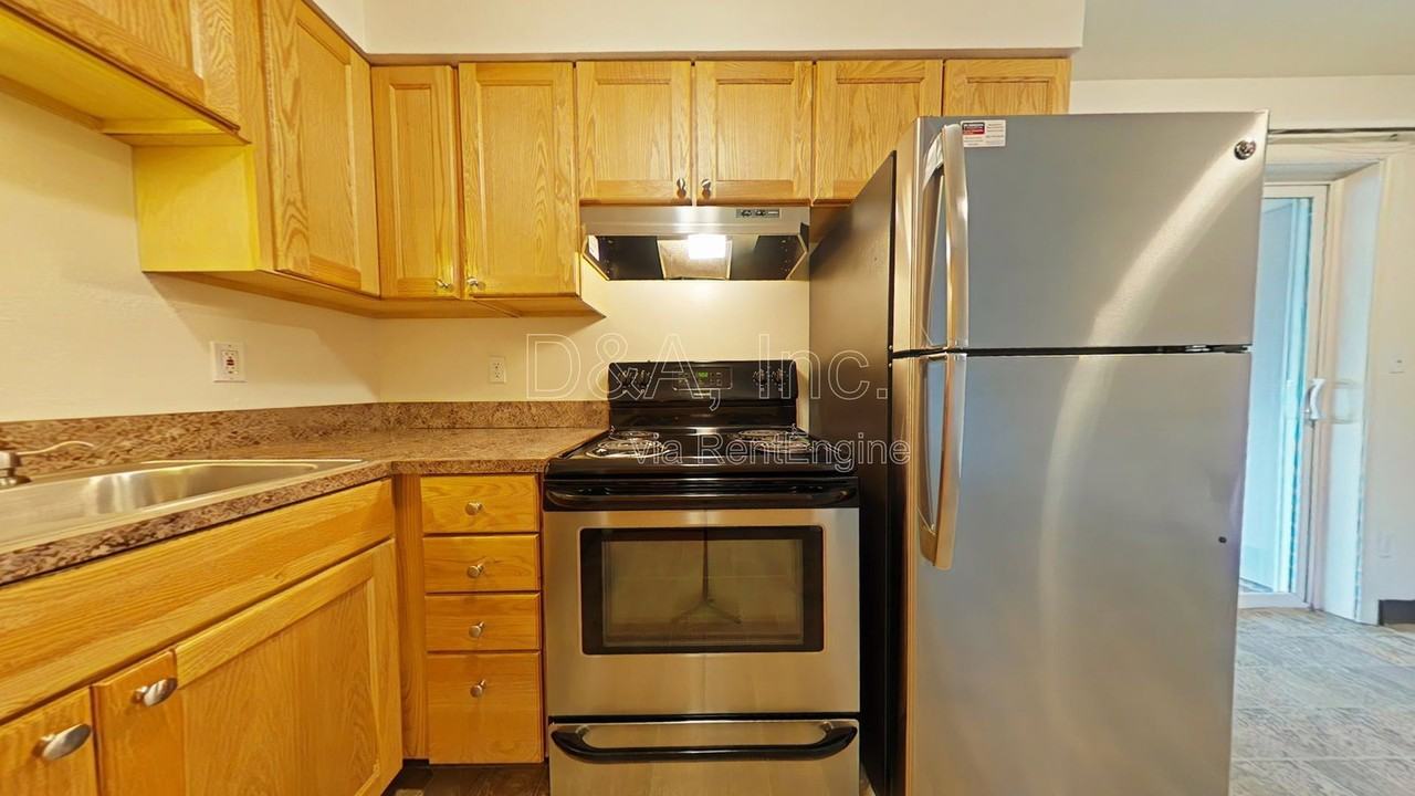 855 Nw Oak Ave - Photo 4 of 9