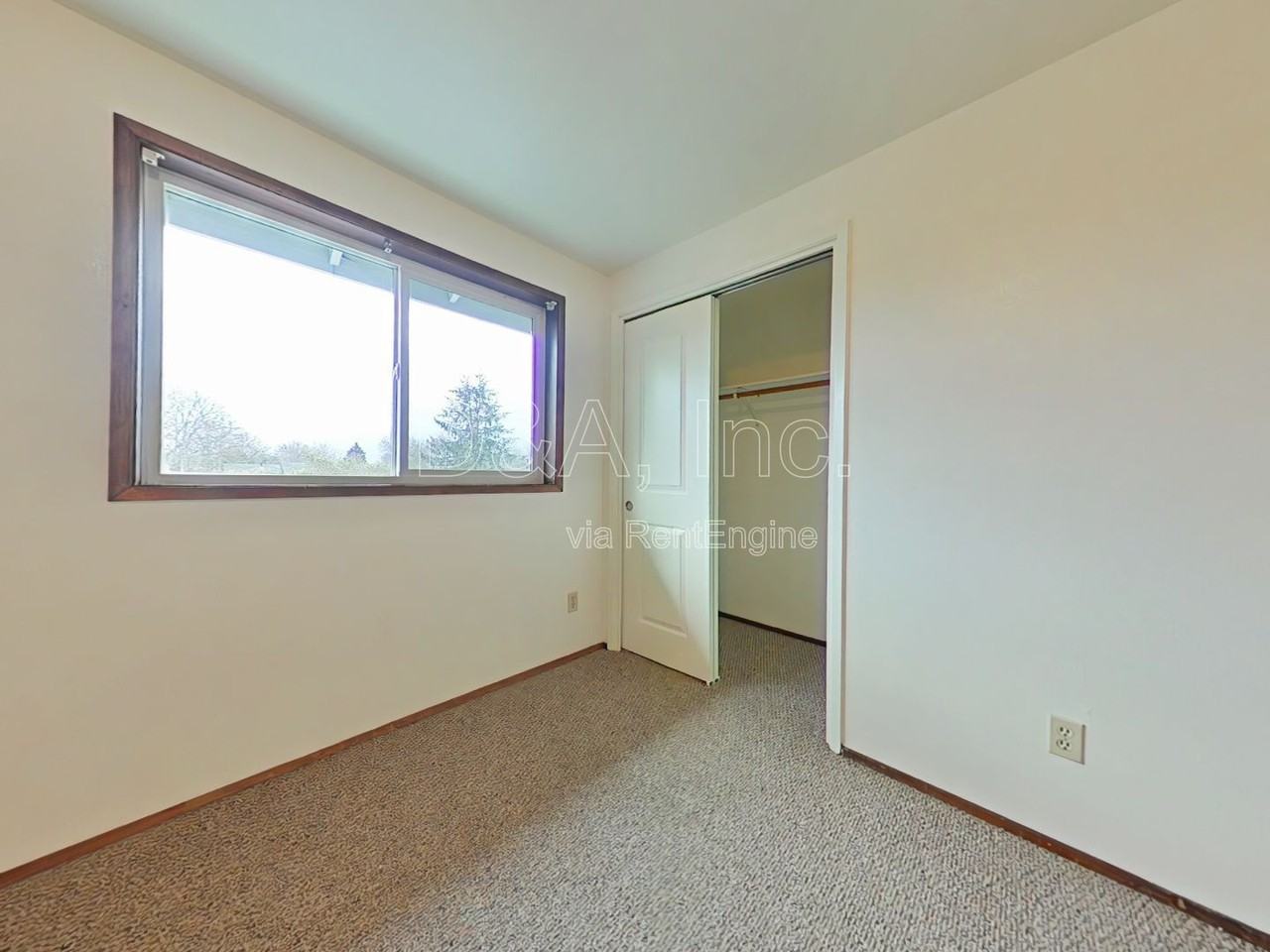 855 Nw Oak Ave - Photo 5 of 9