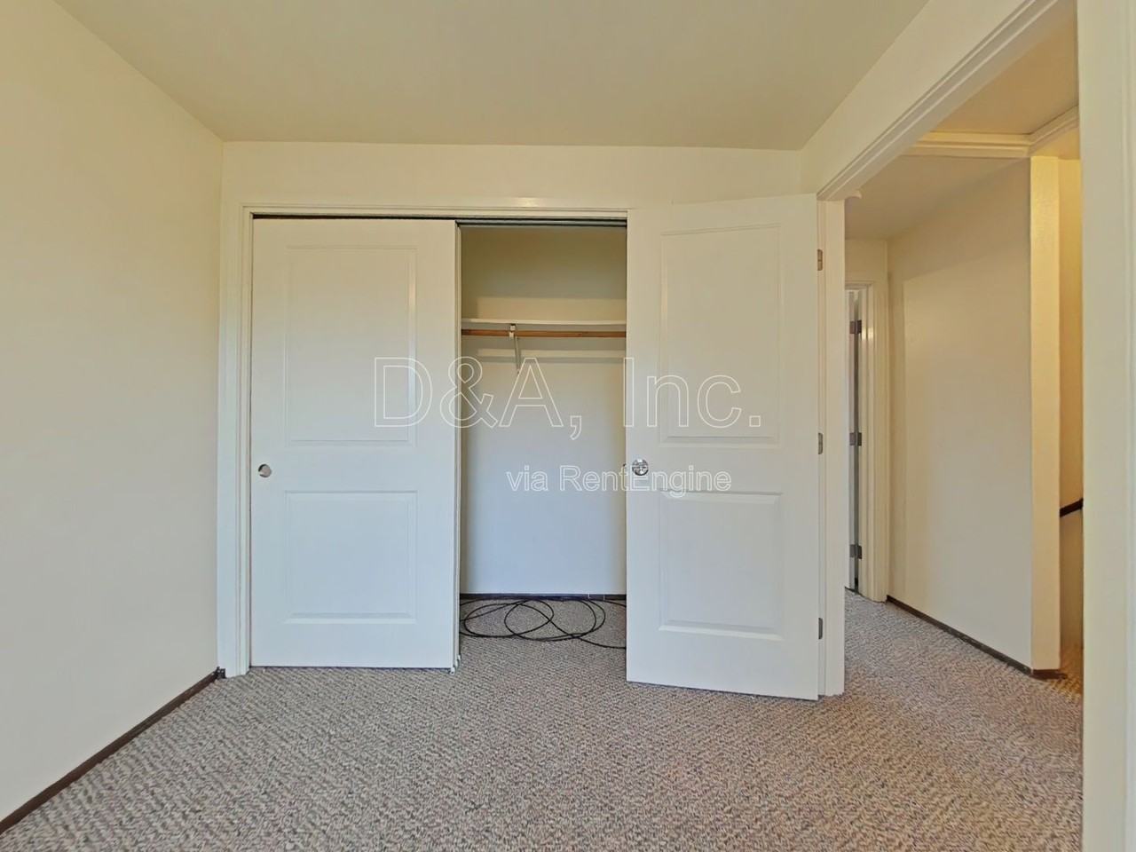 855 Nw Oak Ave - Photo 6 of 9