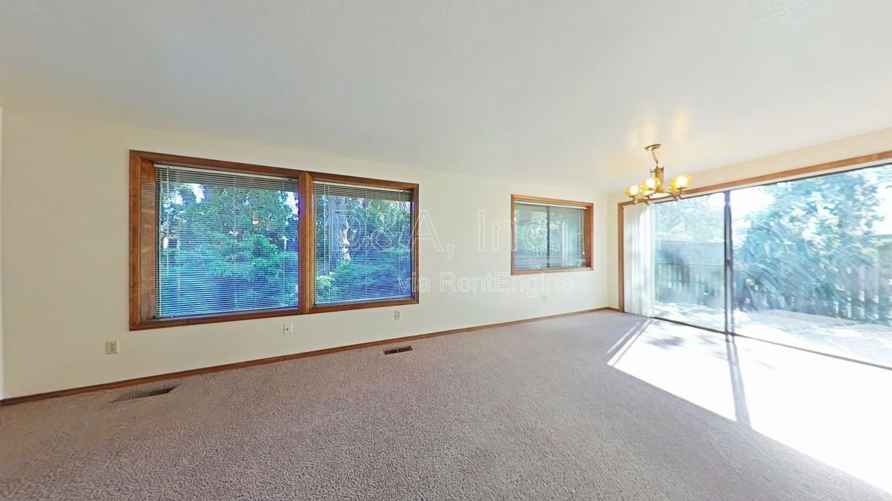 1393 Nw Souza Pl - Photo 3 of 13