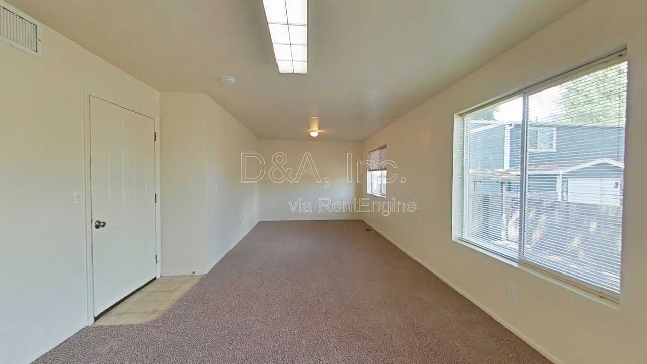 1203 Nw 26th St - Photo 2 of 14