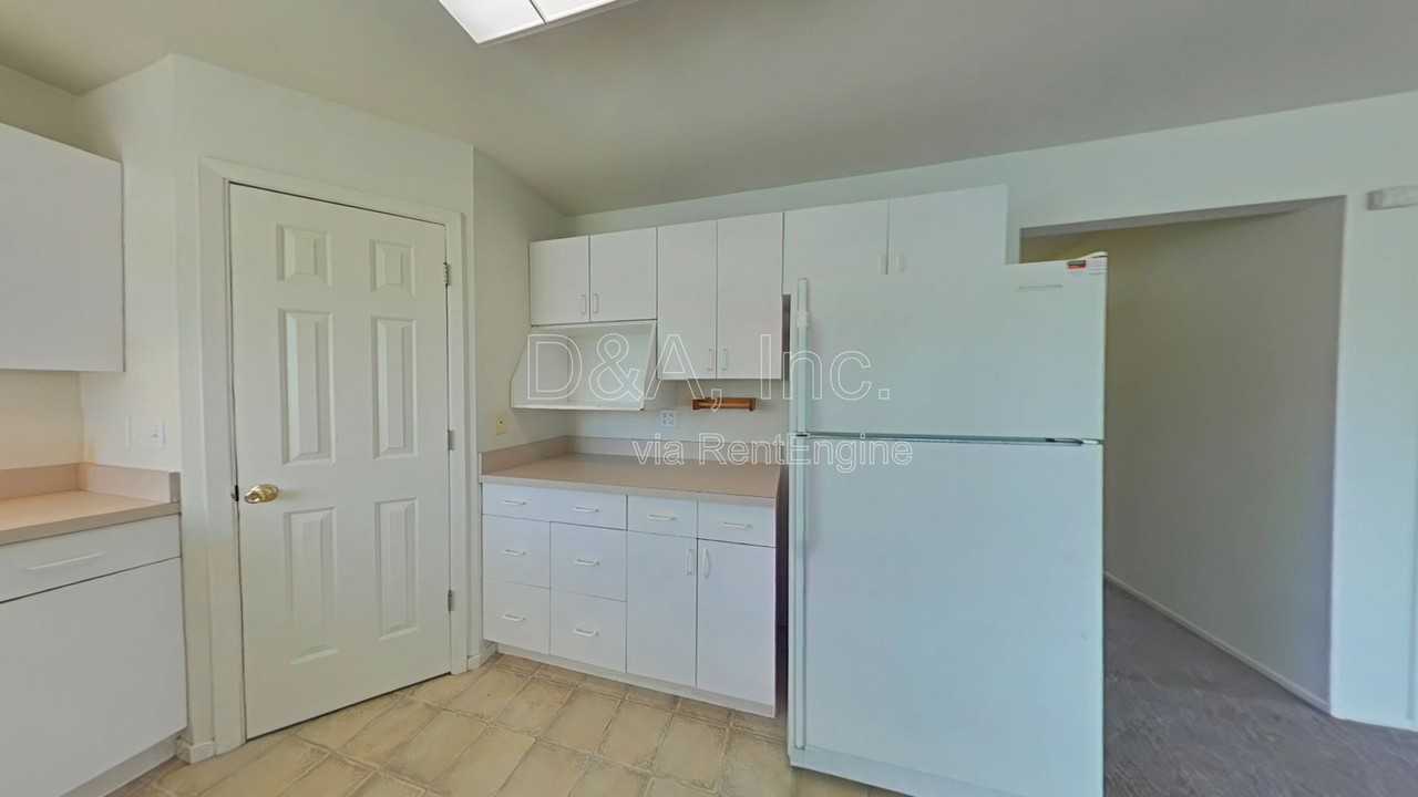 1203 Nw 26th St - Photo 4 of 14