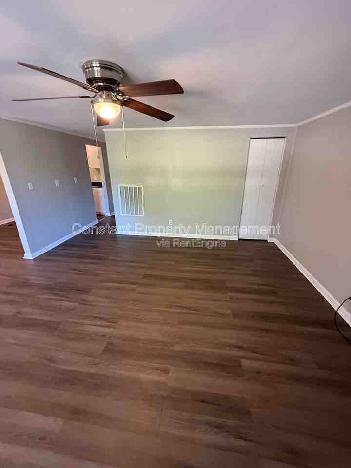 2485 Bristol Dr - Photo 2 of 12