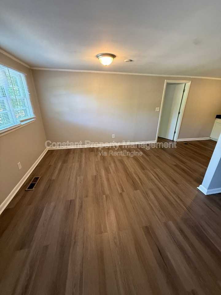 2485 Bristol Dr - Photo 3 of 12