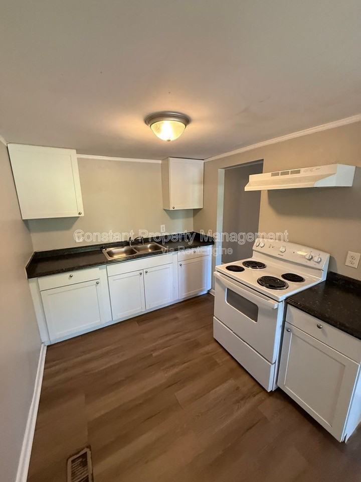 2485 Bristol Dr - Photo 4 of 12