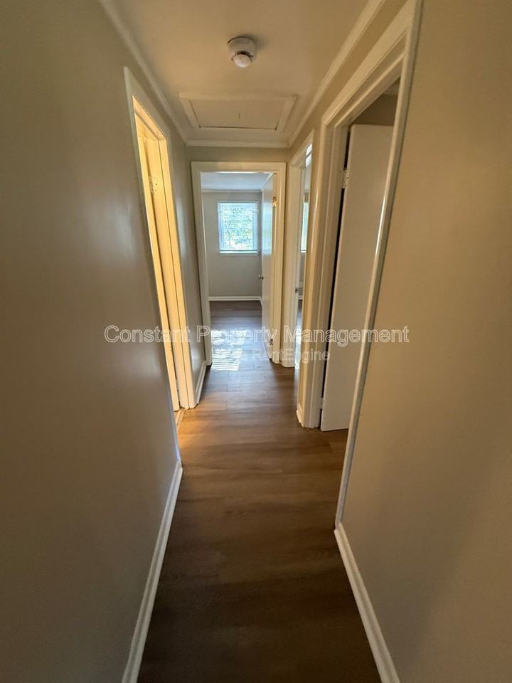 2485 Bristol Dr - Photo 5 of 12