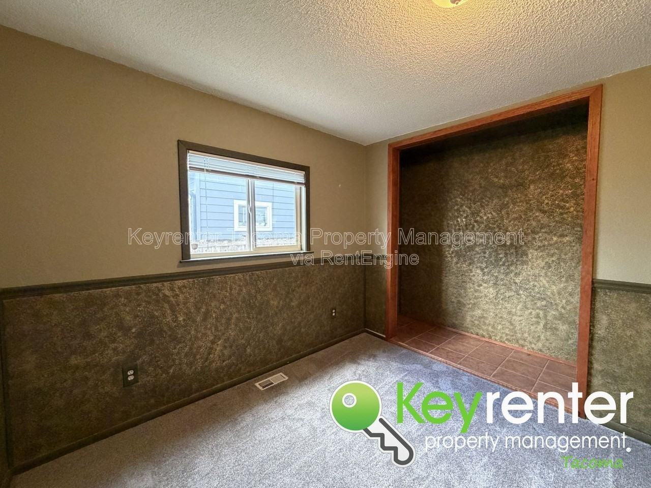 4902 N 16th St - Photo 4 of 19