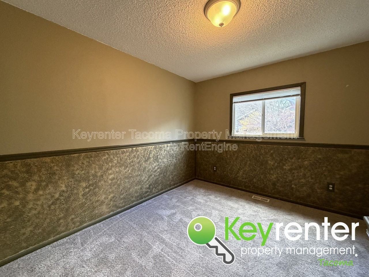 4902 N 16th St - Photo 5 of 19