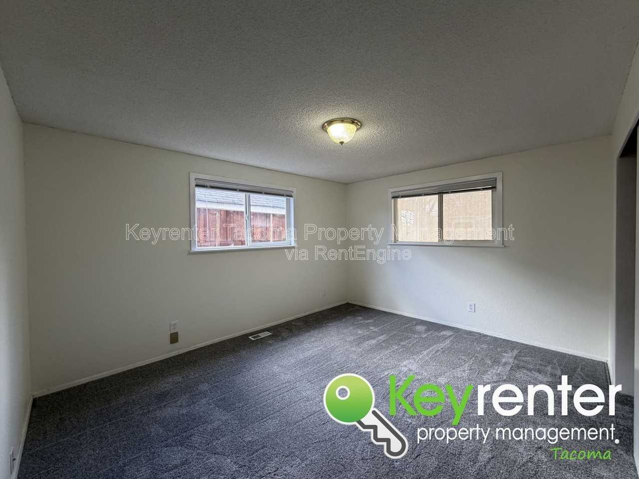 4902 N 16th St - Photo 6 of 19