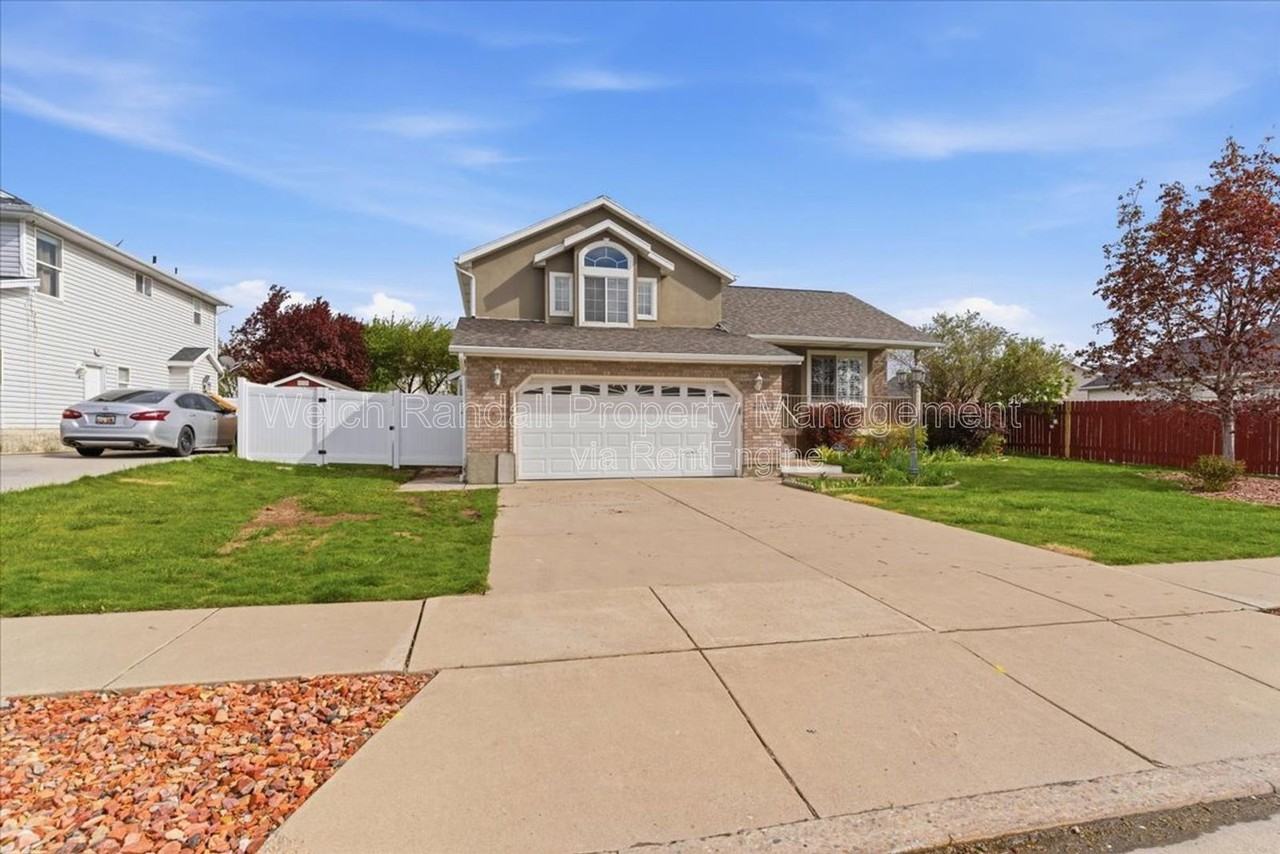 2757 Sandi Dr - Photo 2 of 35