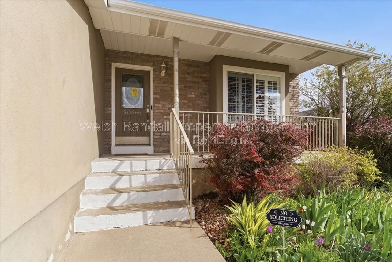 2757 Sandi Dr - Photo 3 of 35