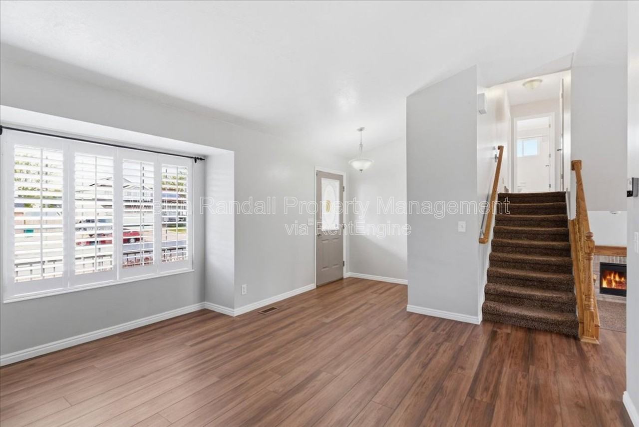 2757 Sandi Dr - Photo 4 of 35