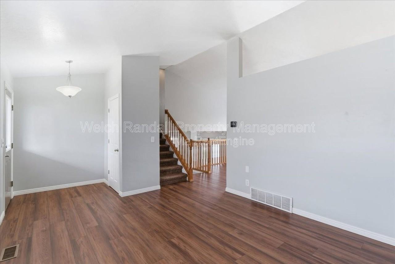 2757 Sandi Dr - Photo 5 of 35