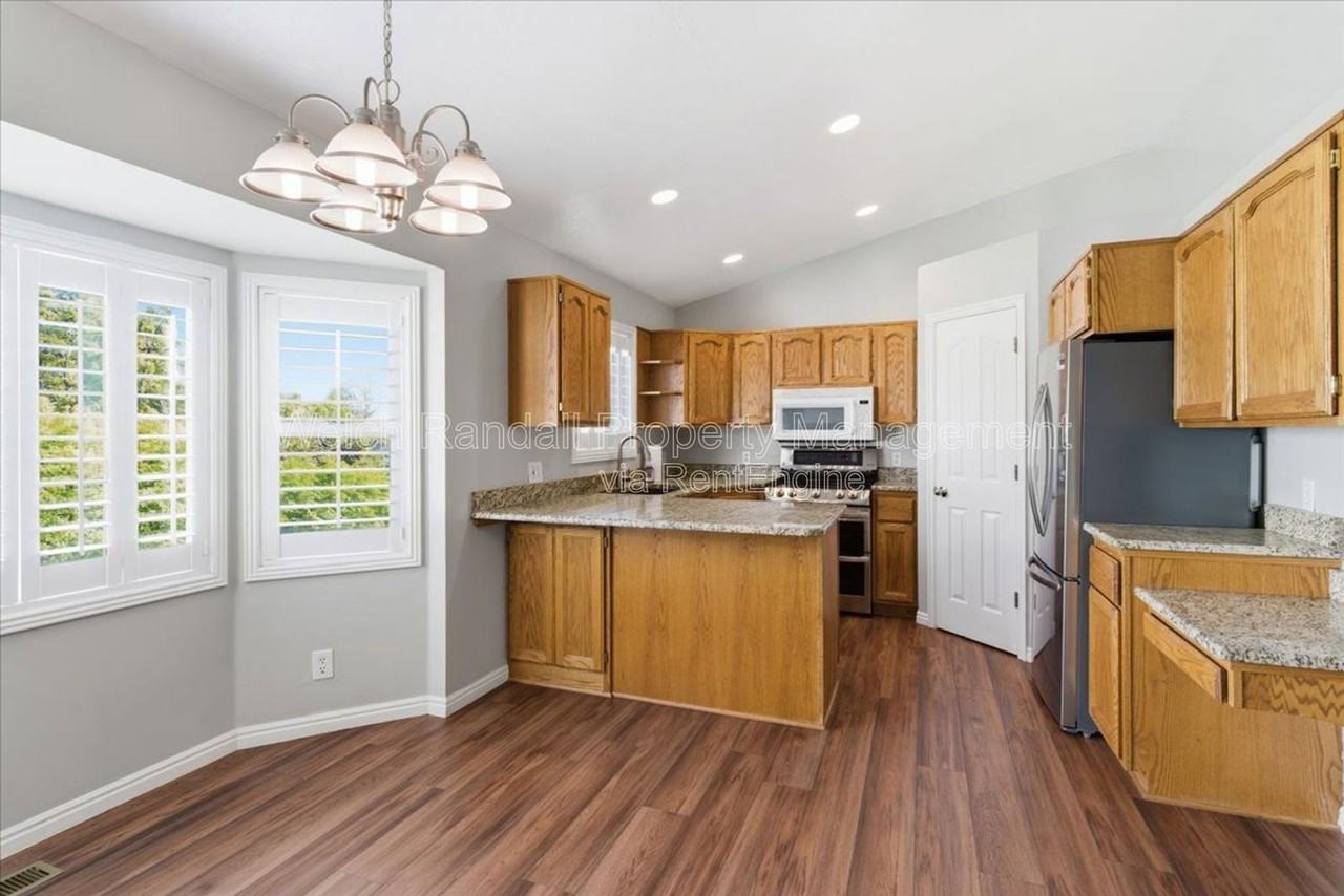 2757 Sandi Dr - Photo 7 of 35