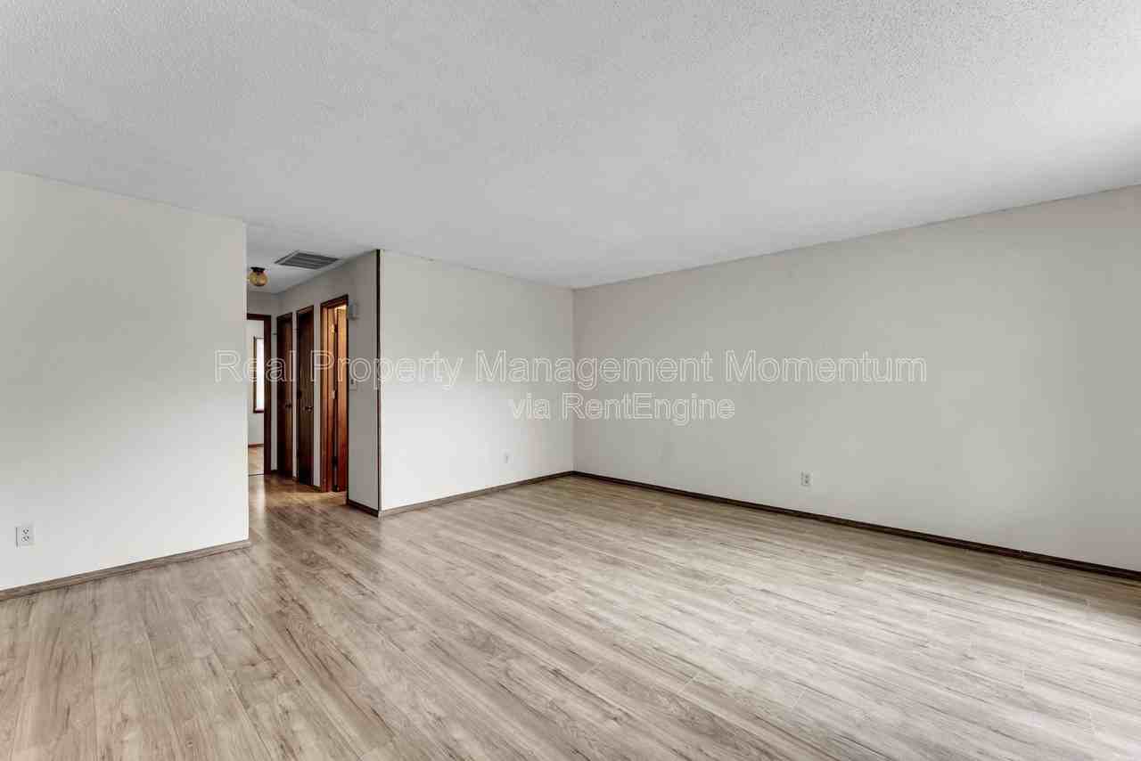 716 E Locust St #A - Photo 4 of 25