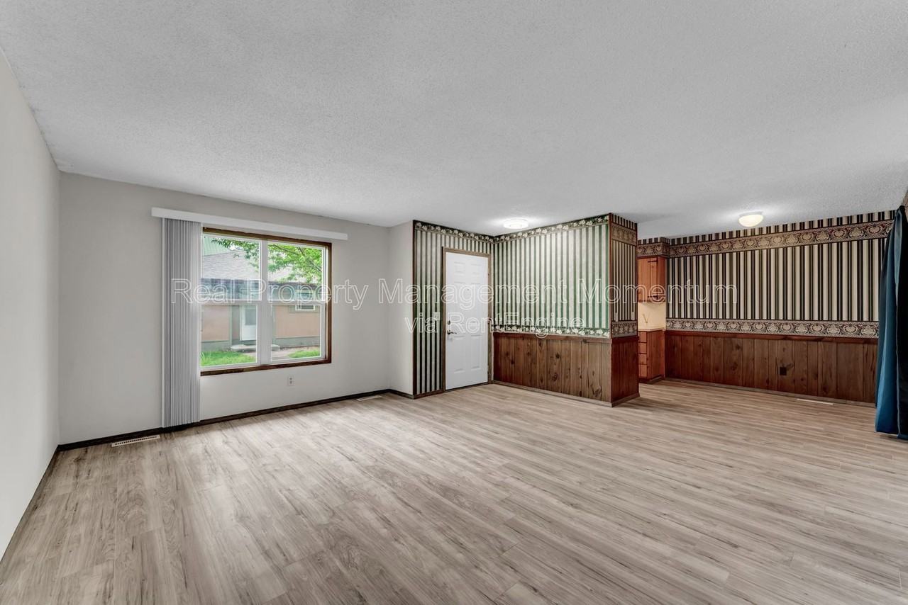 716 E Locust St #A - Photo 6 of 25