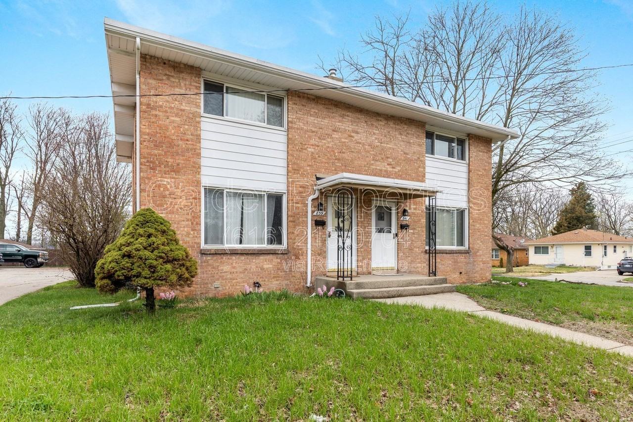 841 Houseman Ave Ne - Photo 3 of 30