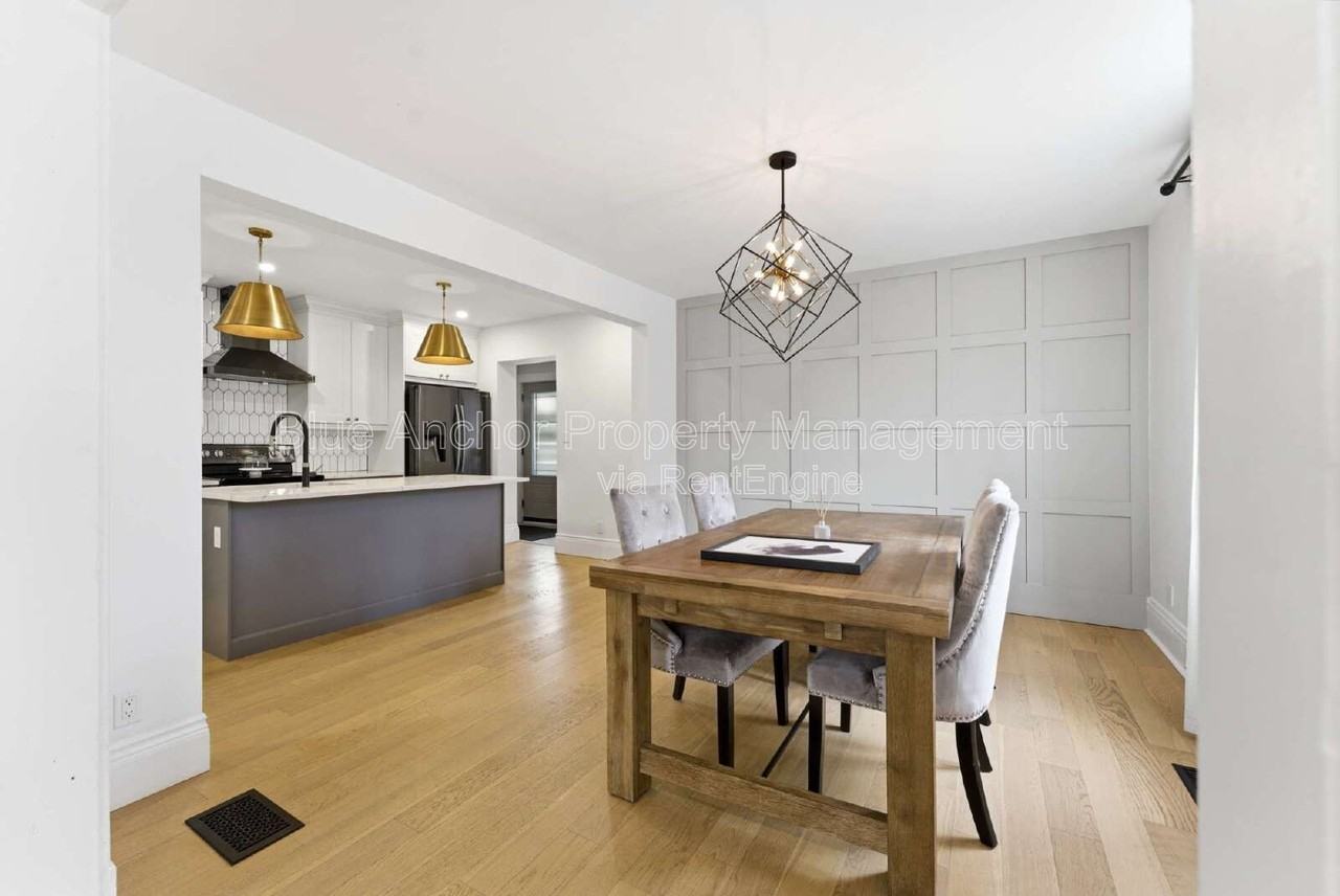 294 Foster Ave - Photo 3 of 41