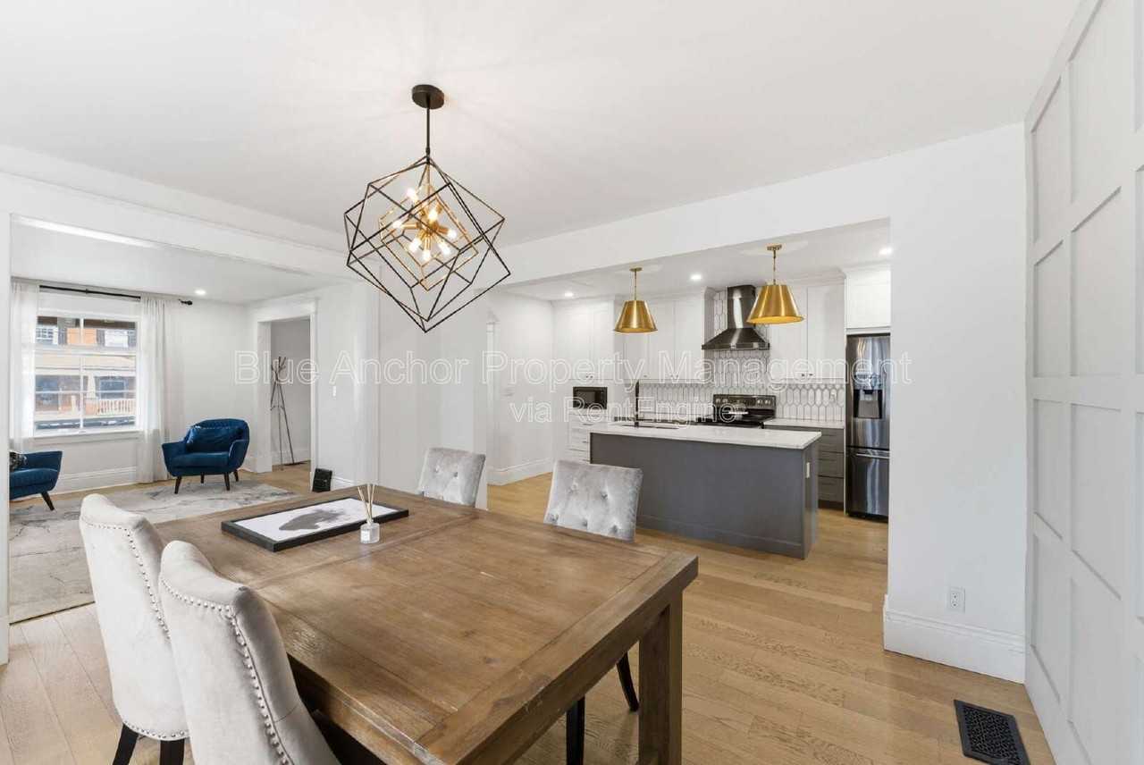 294 Foster Ave - Photo 4 of 41