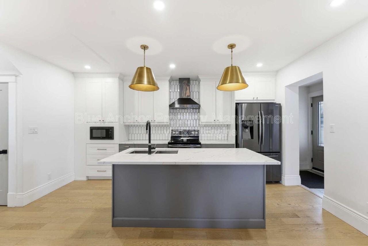 294 Foster Ave - Photo 6 of 41