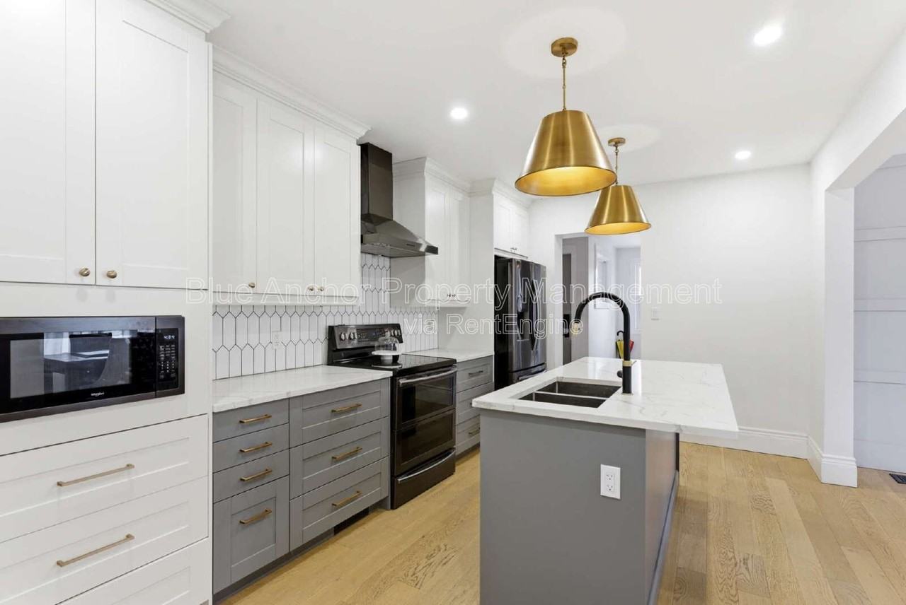 294 Foster Ave - Photo 7 of 41