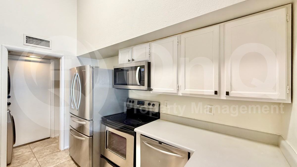 9121 N 68th Ave - Photo 5 of 17