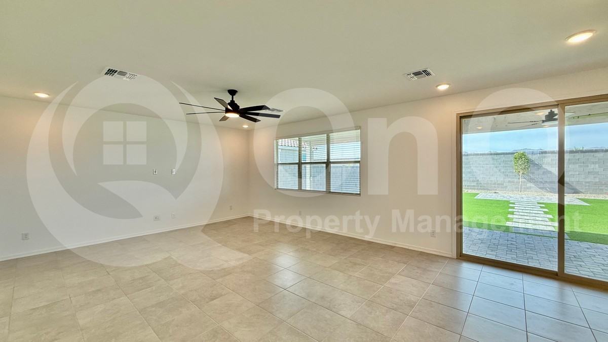 24172 W Raymond St - Photo 7 of 26