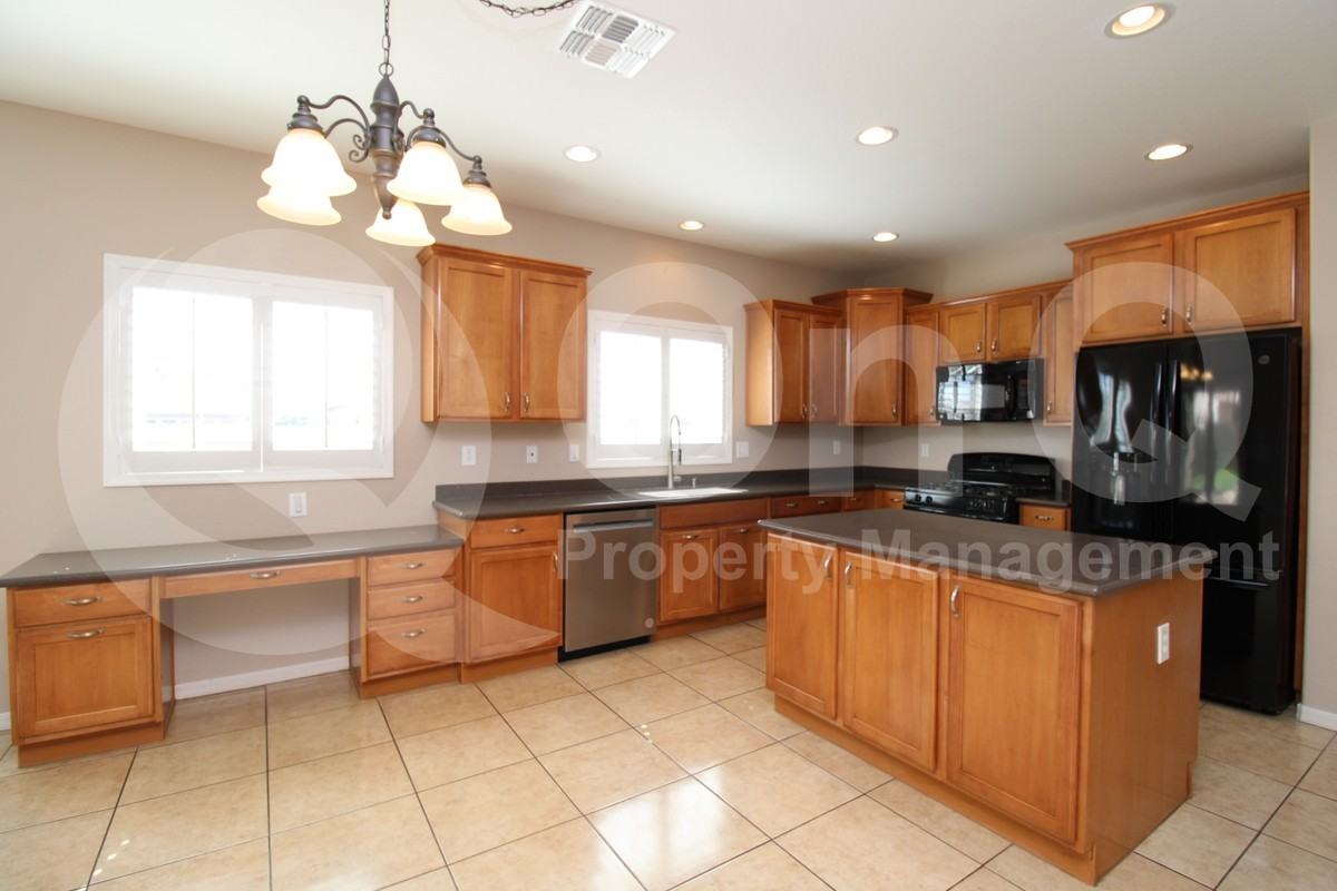 27105 N 52nd Ave - Photo 4 of 29