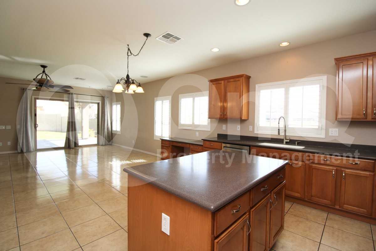 27105 N 52nd Ave - Photo 5 of 29