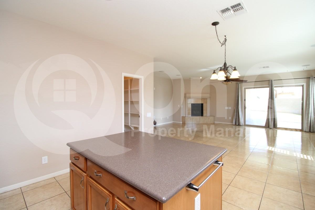 27105 N 52nd Ave - Photo 6 of 29