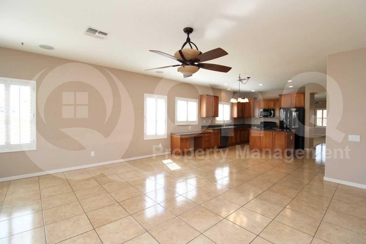 27105 N 52nd Ave - Photo 7 of 29