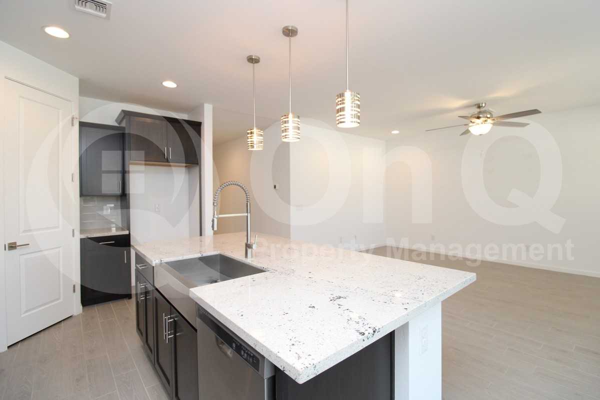 17694 W Pinnacle Vista Dr - Photo 5 of 28