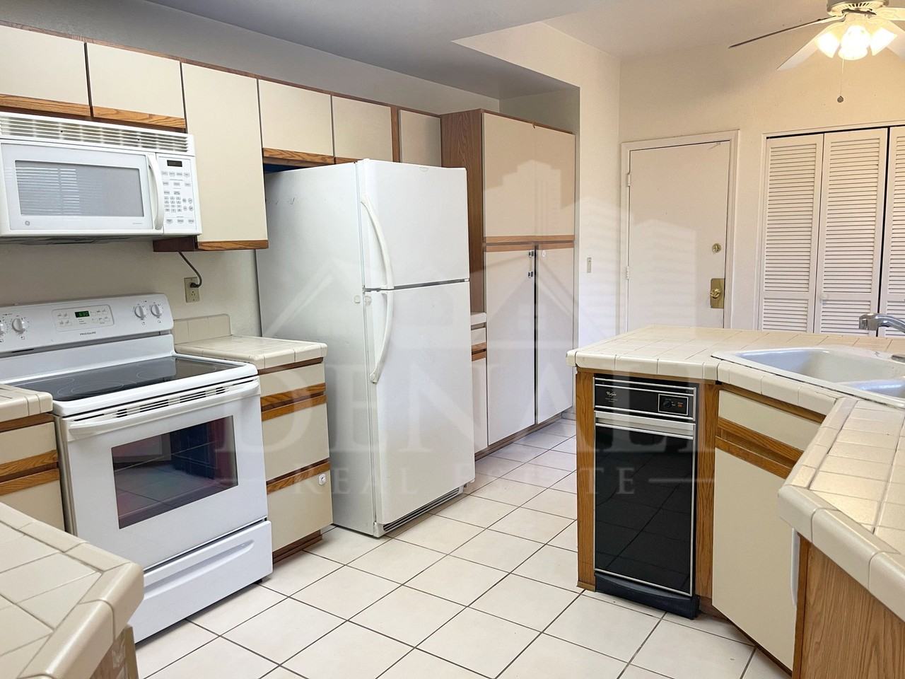 10019 E Mountain View Rd #1097 - Photo 4 of 32