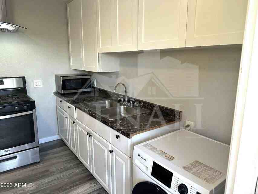 2726 E Willetta St - Photo 5 of 14