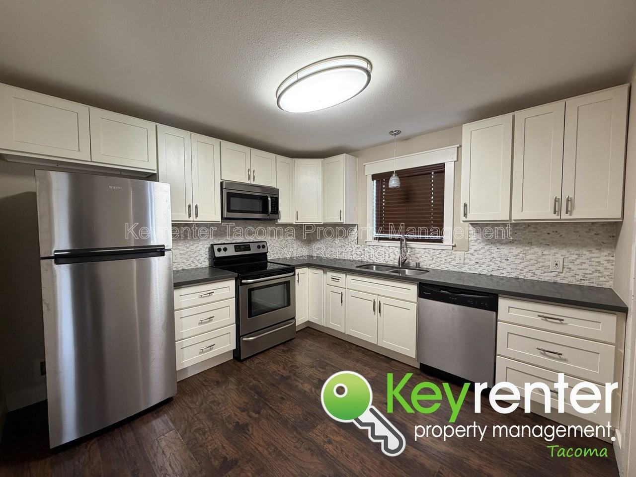 2601 S 53rd St - Photo 4 of 14