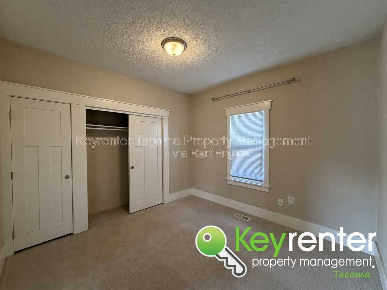 2601 S 53rd St - Photo 5 of 14